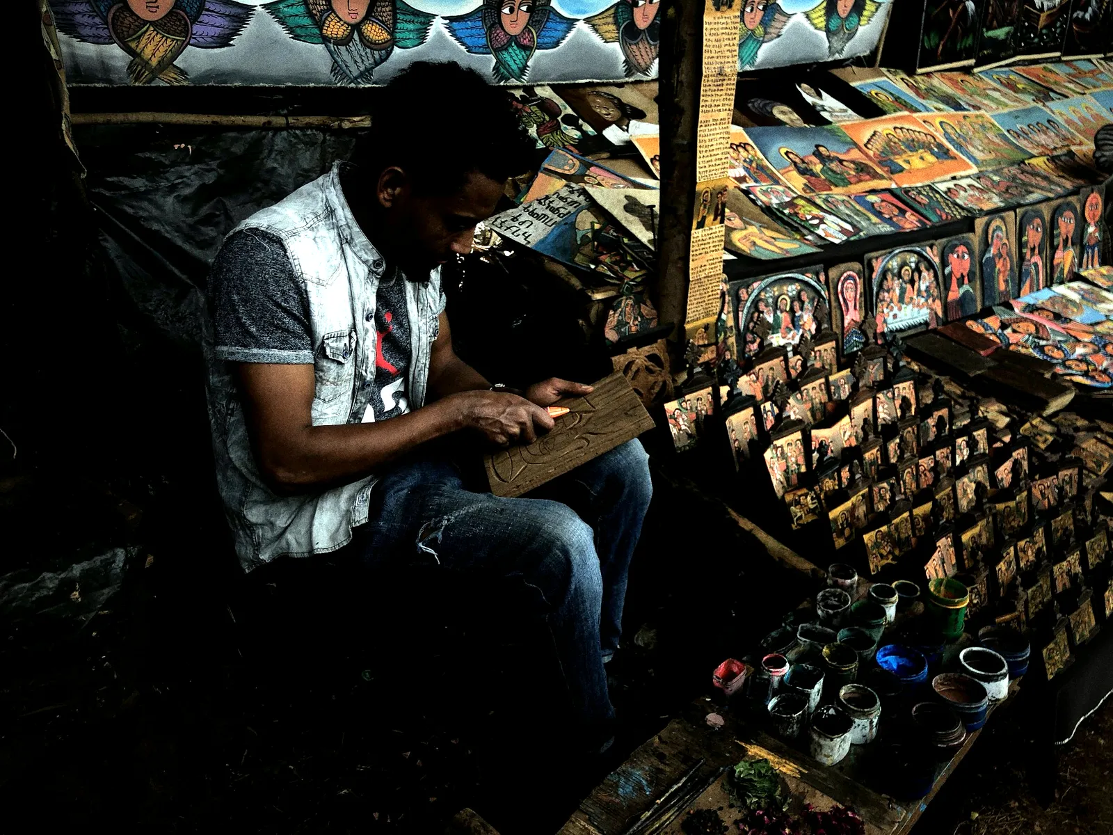 Artist at work from the Bahir Dar heritage image library.